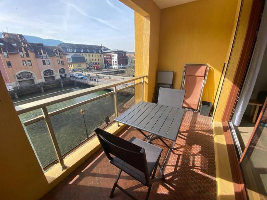 Quai Des Cordeliers, Balcon Et Vieille Ville Анси Экстерьер фото